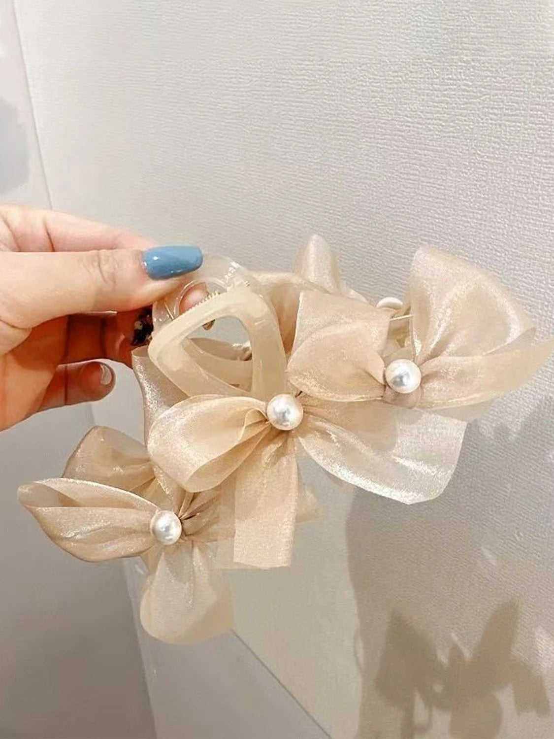 Korean sweet and elegant pearl organza bow grab claw For Girls.